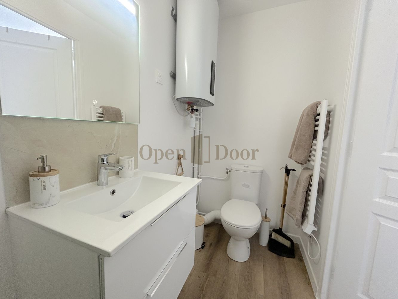 
                                                Vente
                                                 🏡 À LOUER - Studio Meublé Refait à Neuf