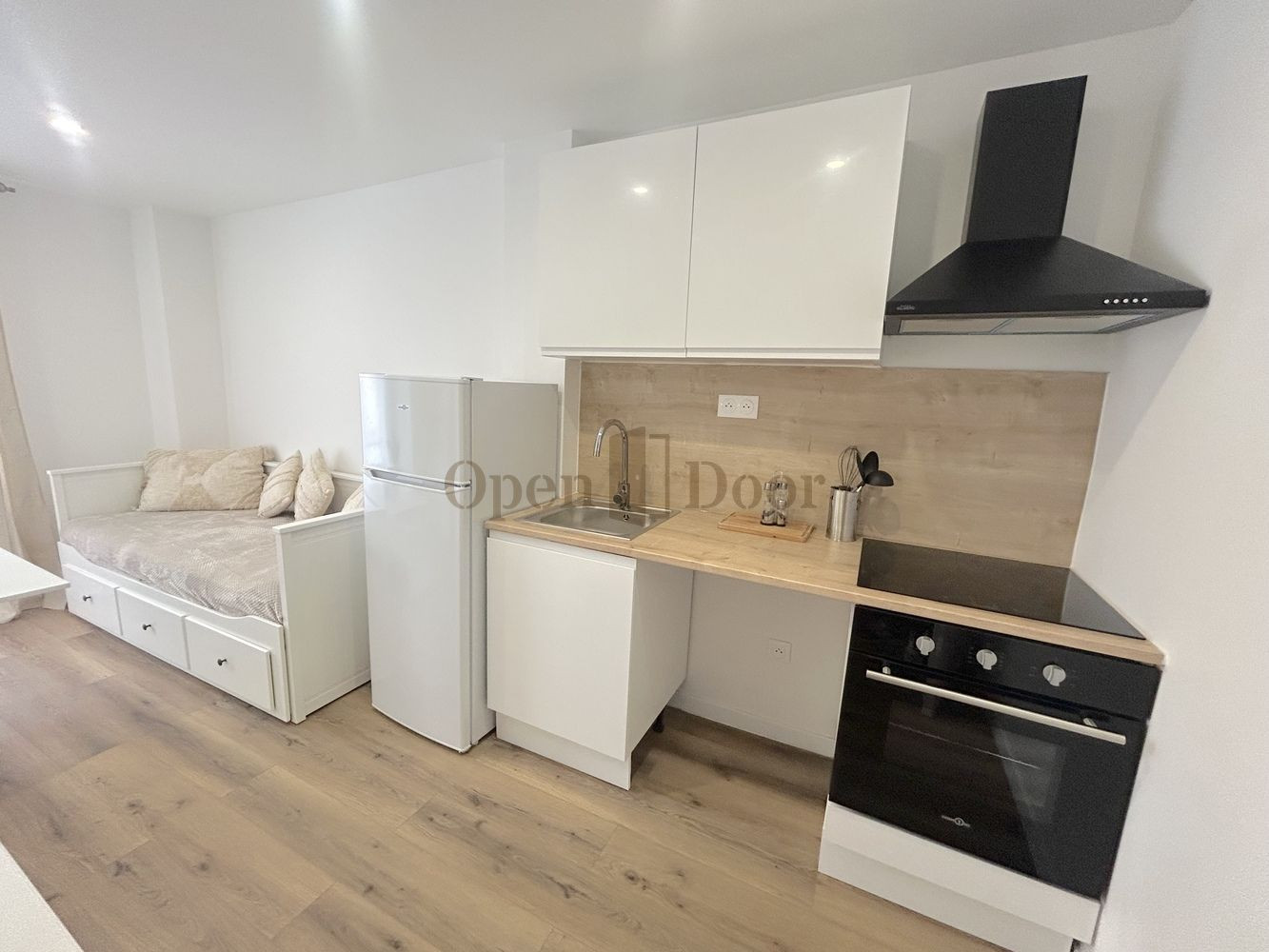 
                                                Vente
                                                 🏡 À LOUER - Studio Meublé Refait à Neuf