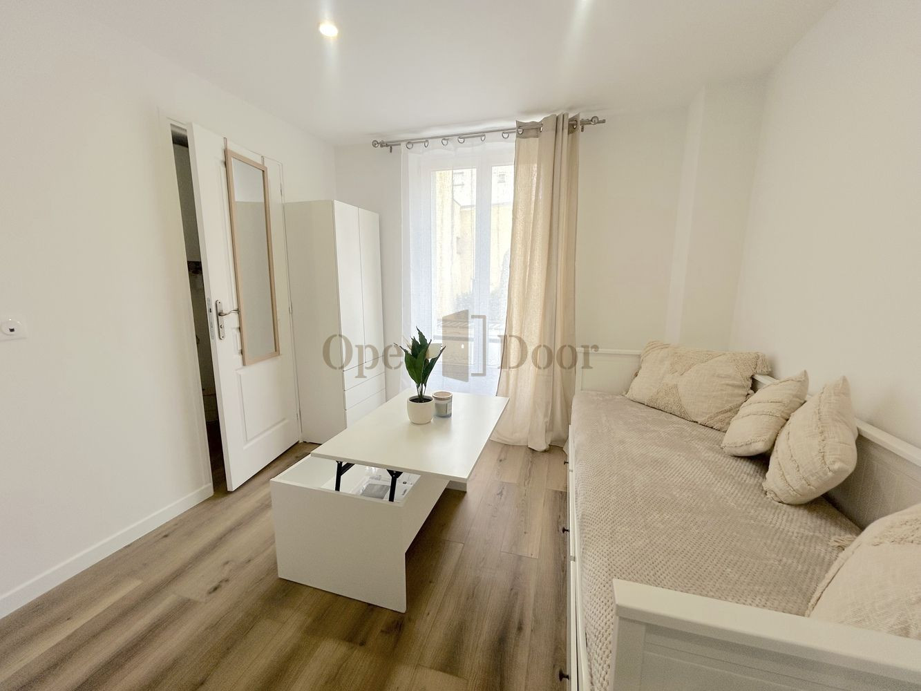 
                                                Vente
                                                 🏡 À LOUER - Studio Meublé Refait à Neuf