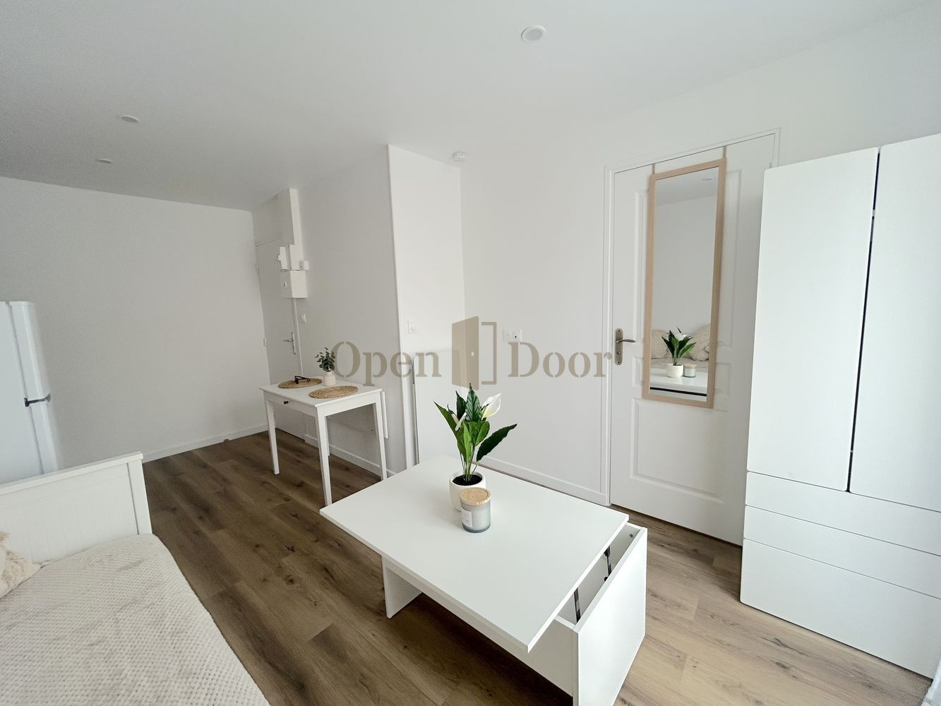 
                                                Vente
                                                 🏡 À LOUER - Studio Meublé Refait à Neuf