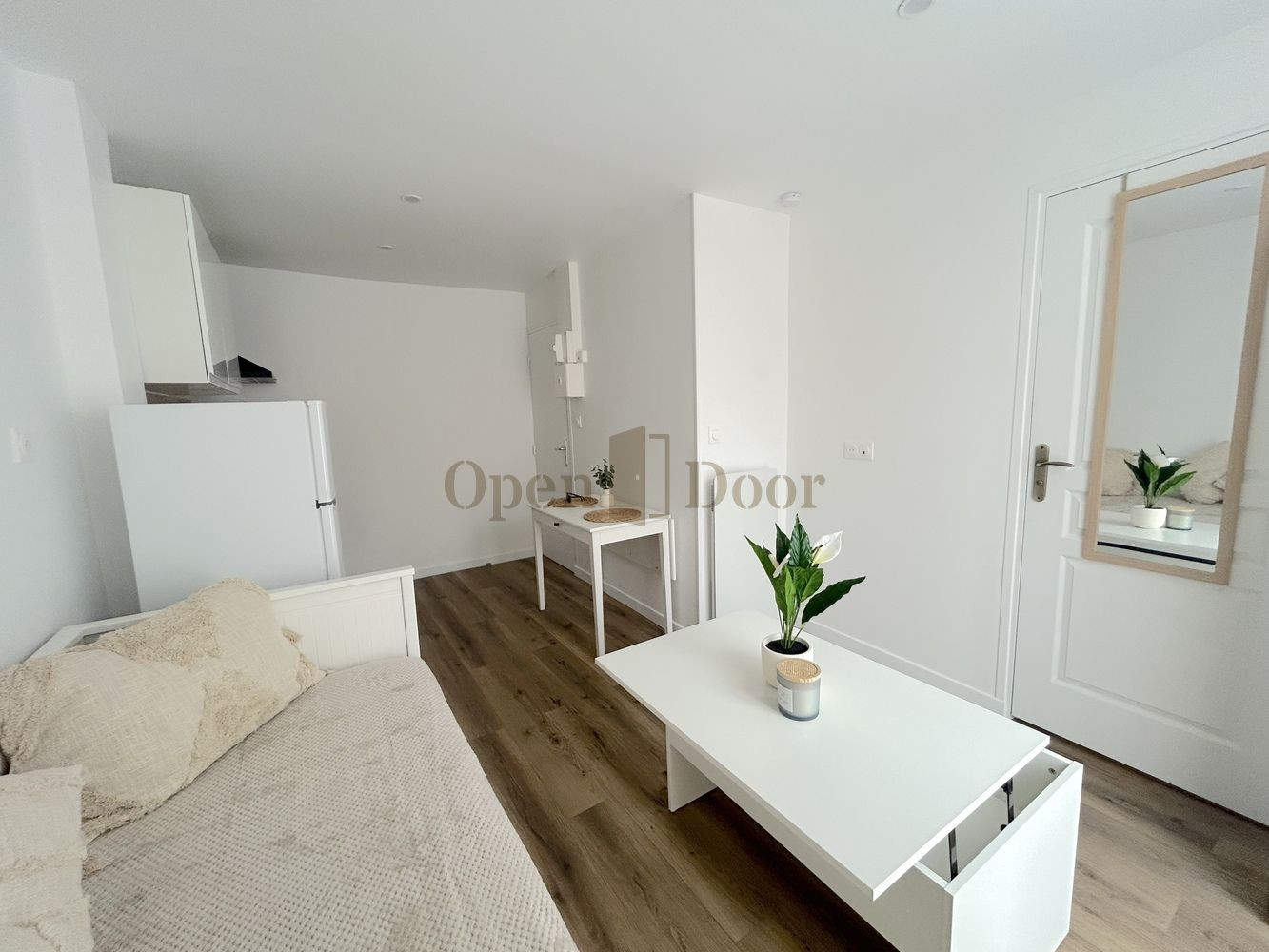 
                                                Vente
                                                 🏡 À LOUER - Studio Meublé Refait à Neuf