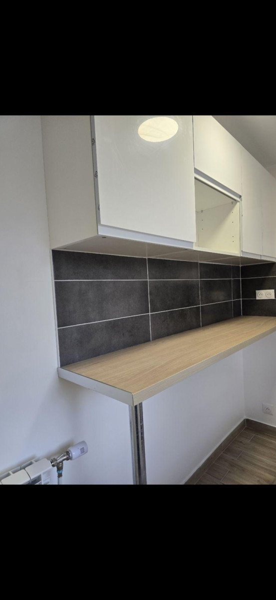 
                                                Location
                                                 A louer studio refait a neuf