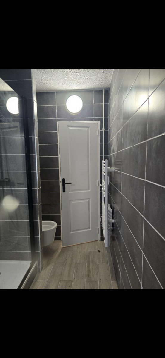 
                                                Location
                                                 A louer studio refait a neuf