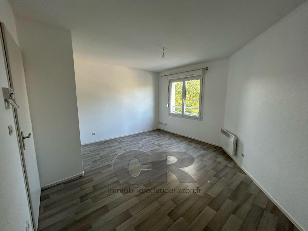 
                                                Location
                                                 A LOUER STUDIO SECTEUR HOPITAL CENTRAL