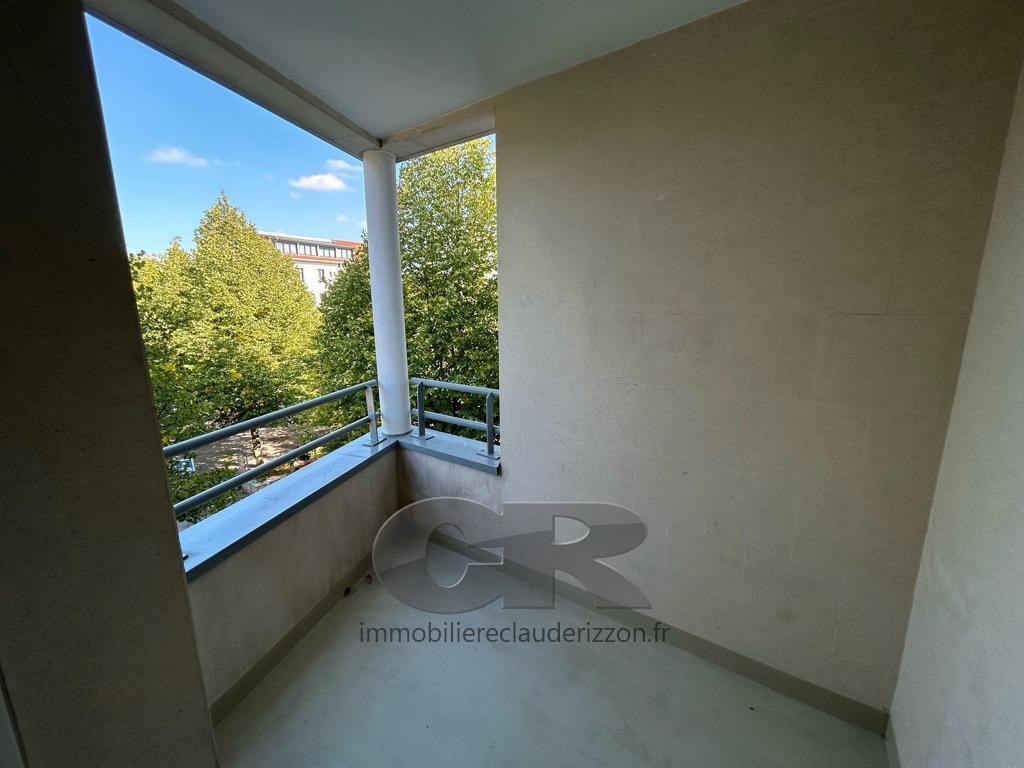 
                                                Location
                                                 A LOUER STUDIO SECTEUR HOPITAL CENTRAL