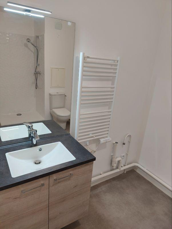 
                                                Location
                                                 À louer : superbe 2 pièces moderne