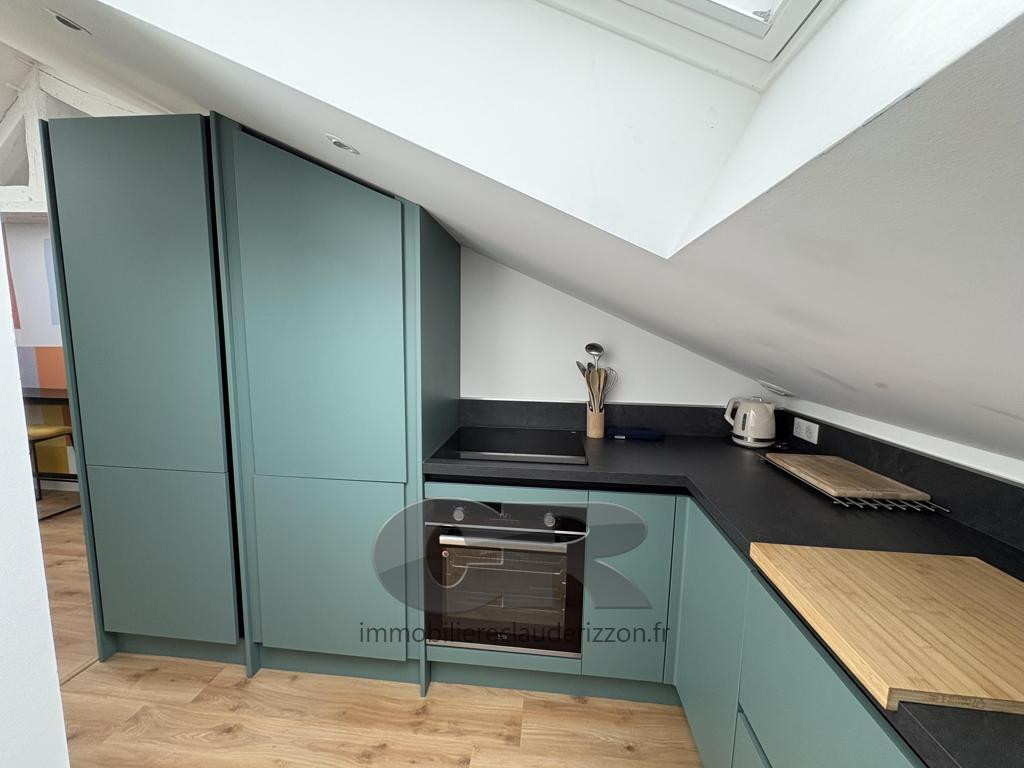 
                                                Location
                                                 A LOUER SUPERBE 3 PIECES MEUBLE ET CLIMATISE CENTRE VILLE