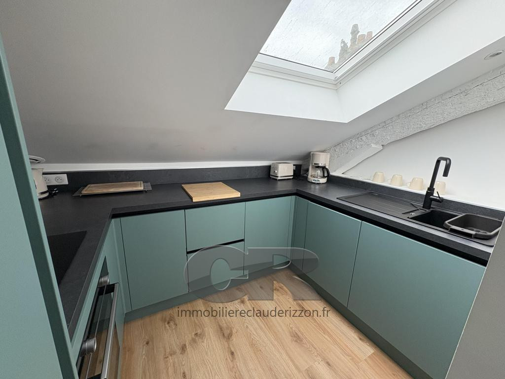 
                                                Location
                                                 A LOUER SUPERBE 3 PIECES MEUBLE ET CLIMATISE CENTRE VILLE