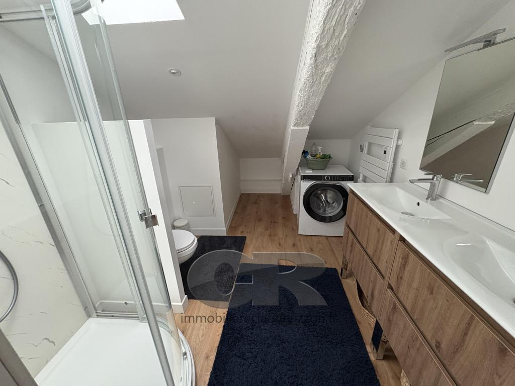 
                                                Location
                                                 A LOUER SUPERBE 3 PIECES MEUBLE ET CLIMATISE CENTRE VILLE