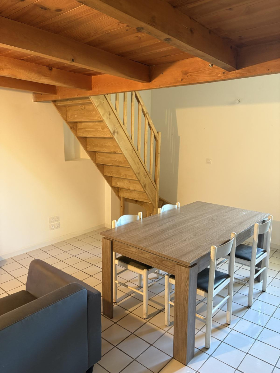 
                                                Location
                                                 À louer - T1 Bis avec mezzanine - 575€ CC