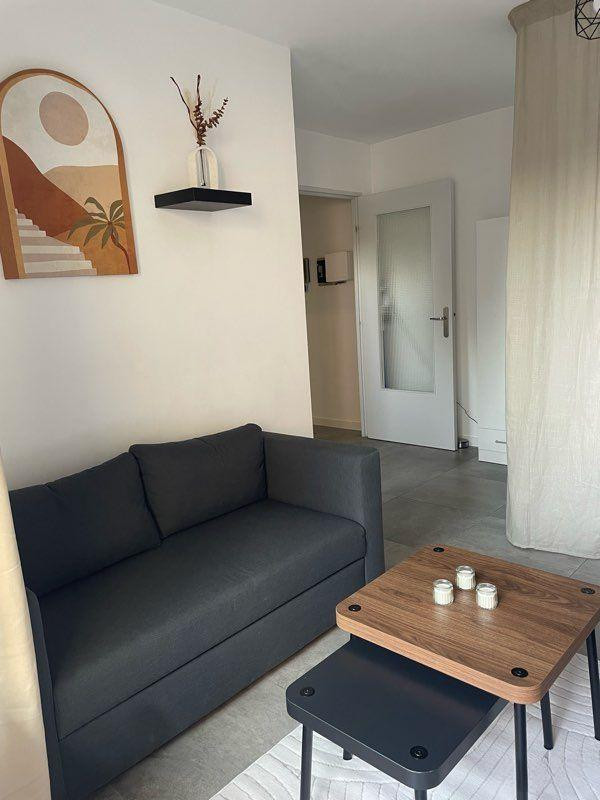 
                                                Location
                                                 À louer – T1 meublé 25,8 m² refait à neuf