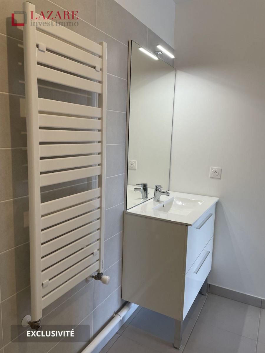 
                                                Location
                                                 A LOUER T1 récent