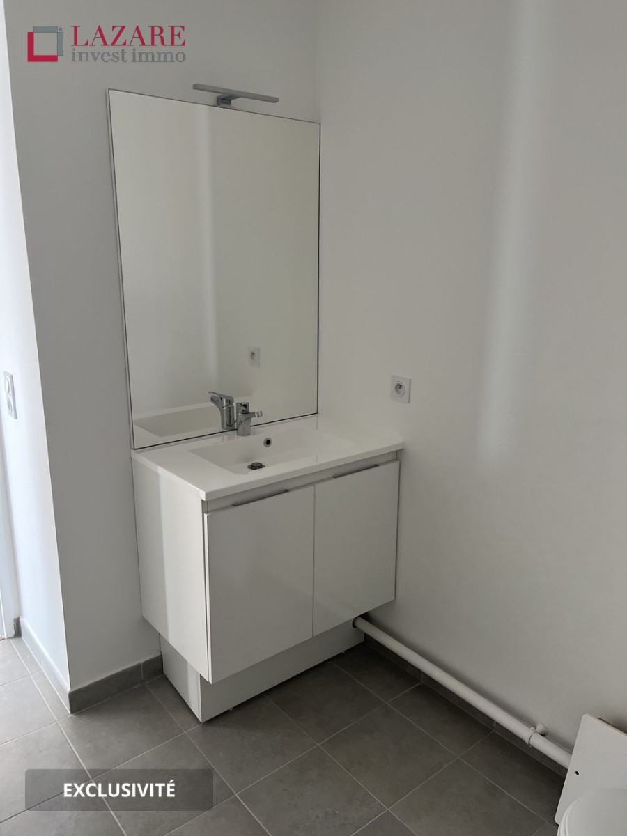
                                                Location
                                                 A LOUER T1 récent avec parking