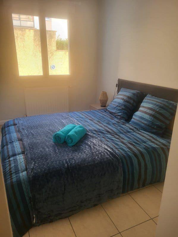 
                                                Location
                                                 📍 À louer T2 meublé de 53 m² avec parking.