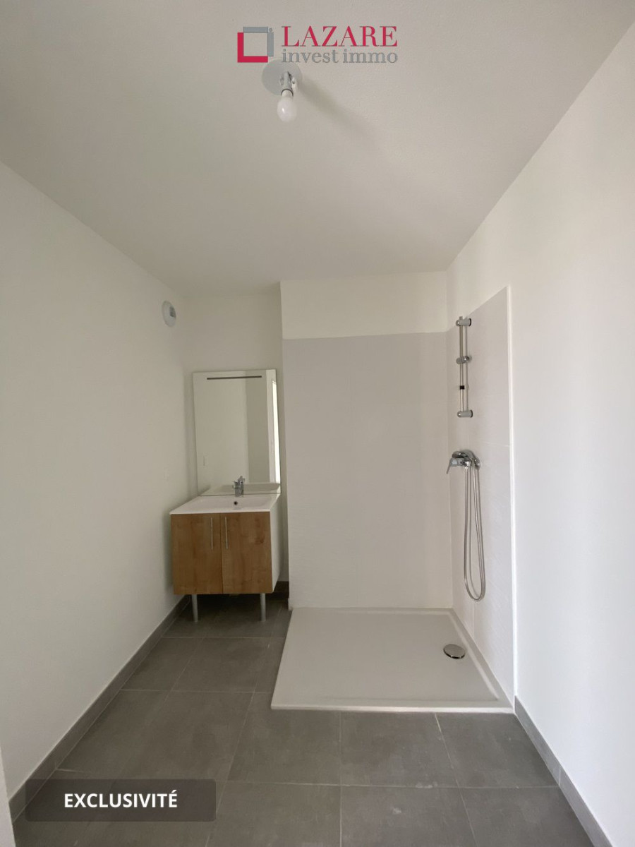 
                                                Location
                                                 A LOUER T2 récent avec parking