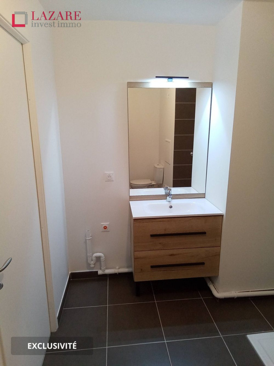 
                                                Location
                                                 A LOUER T2 récent avec parking