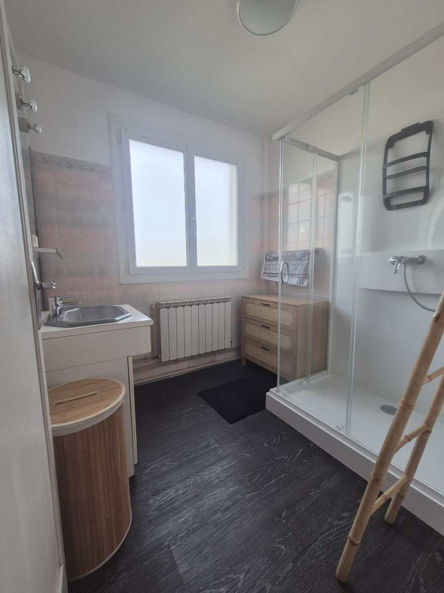 
                                                Location
                                                 À louer – T3 meublé 83 m² – Guéret centre