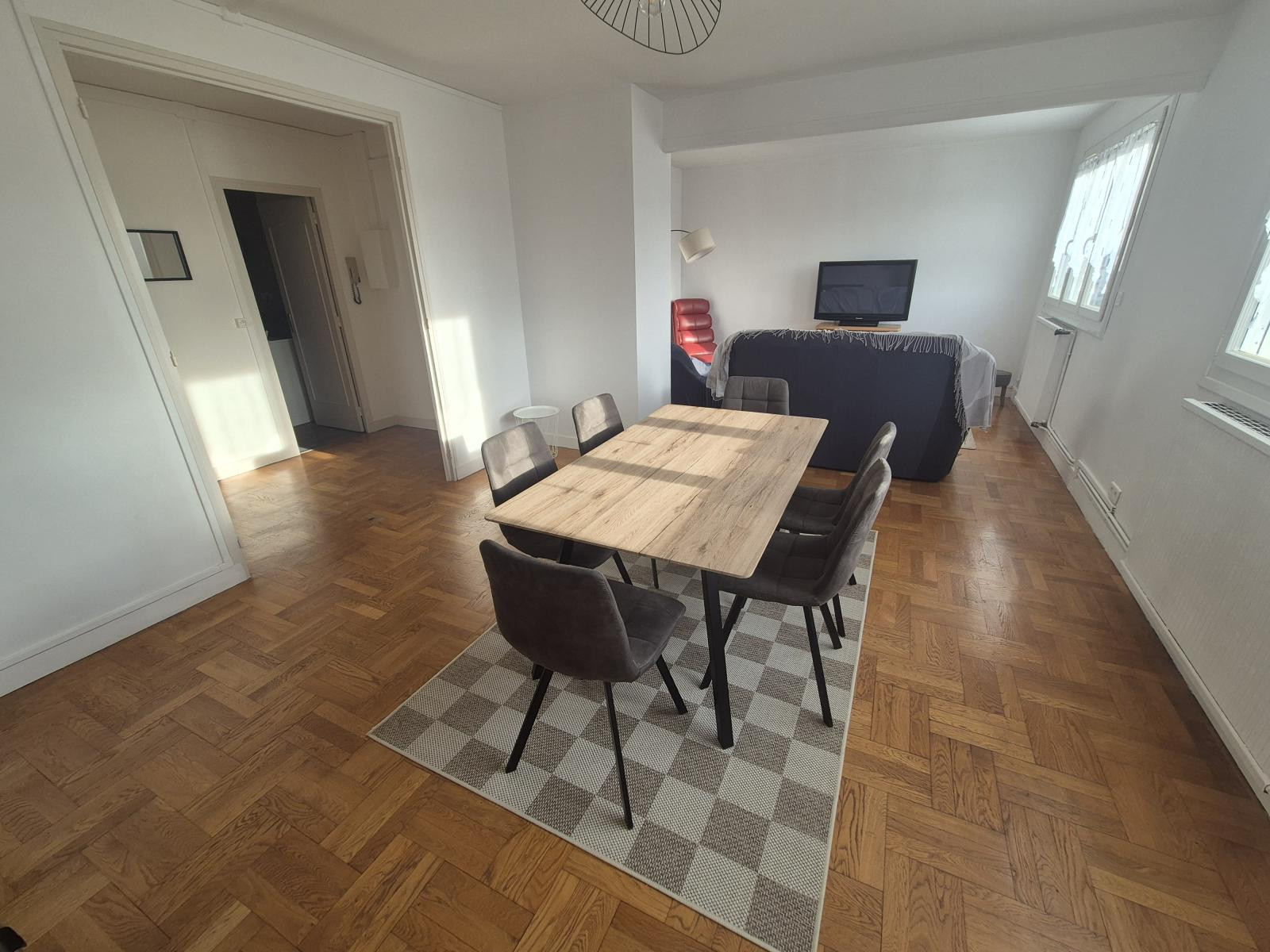 
                                                Location
                                                 À louer – T3 meublé 83 m² – Guéret centre