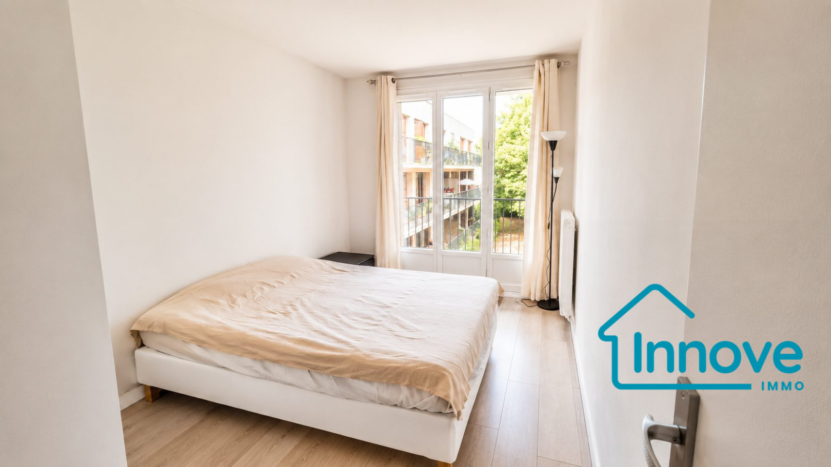 
                                                Location
                                                 À louer - T3 meublé de 85m² - Avec parking