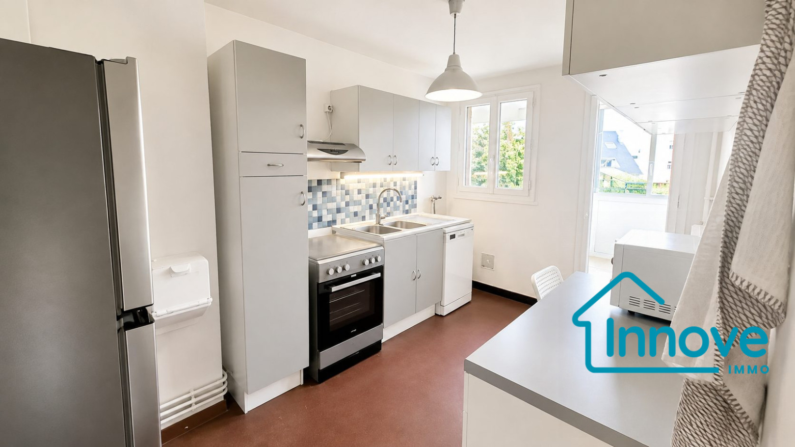 
                                                Location
                                                 À louer - T3 meublé de 85m² - Avec parking