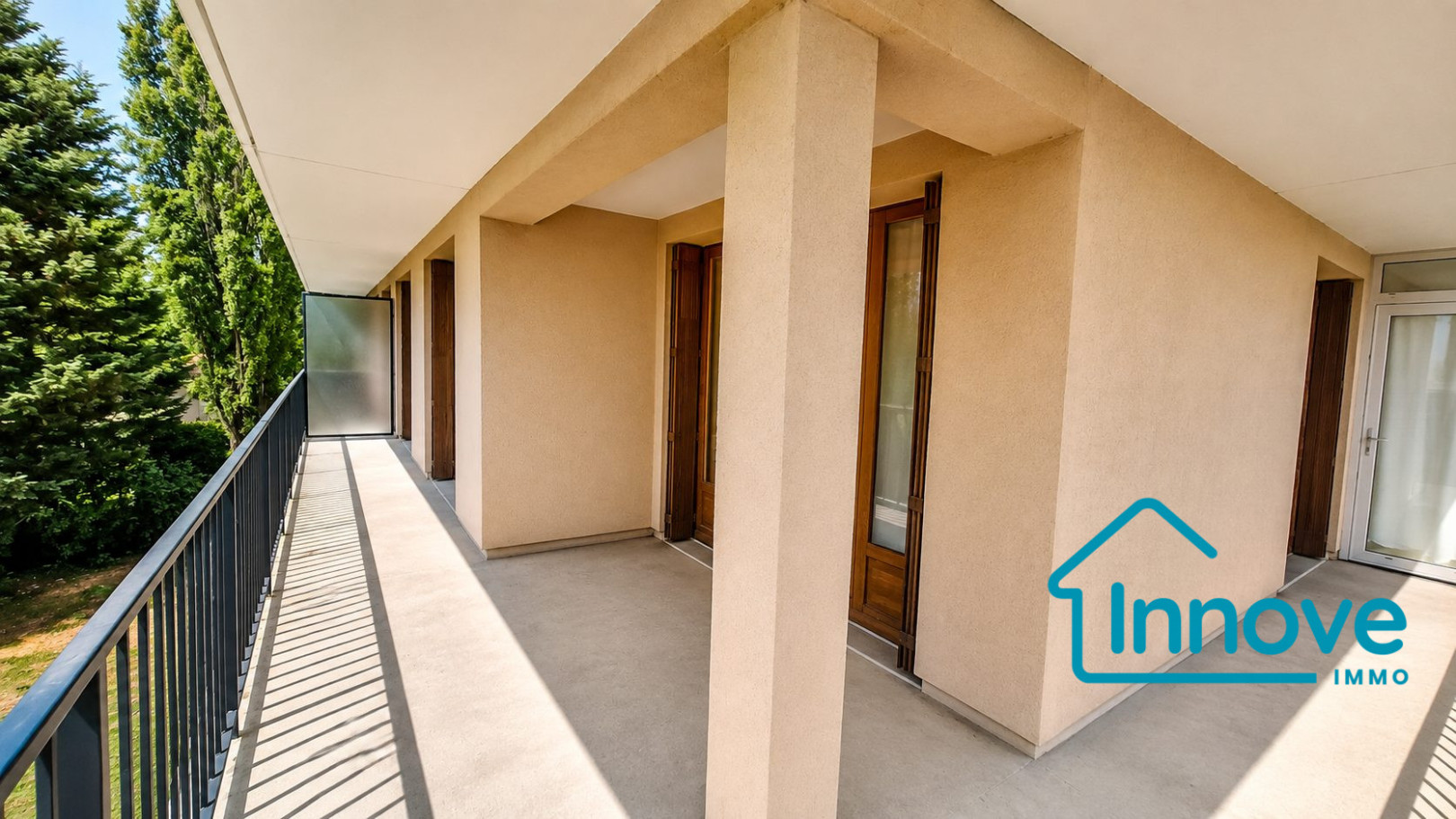 
                                                Location
                                                 À louer - T3 meublé de 85m² - Avec parking