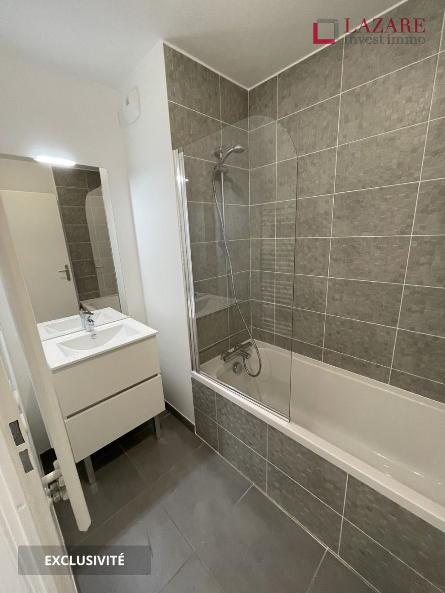 
                                                Location
                                                 A LOUER T3 récent avec parking