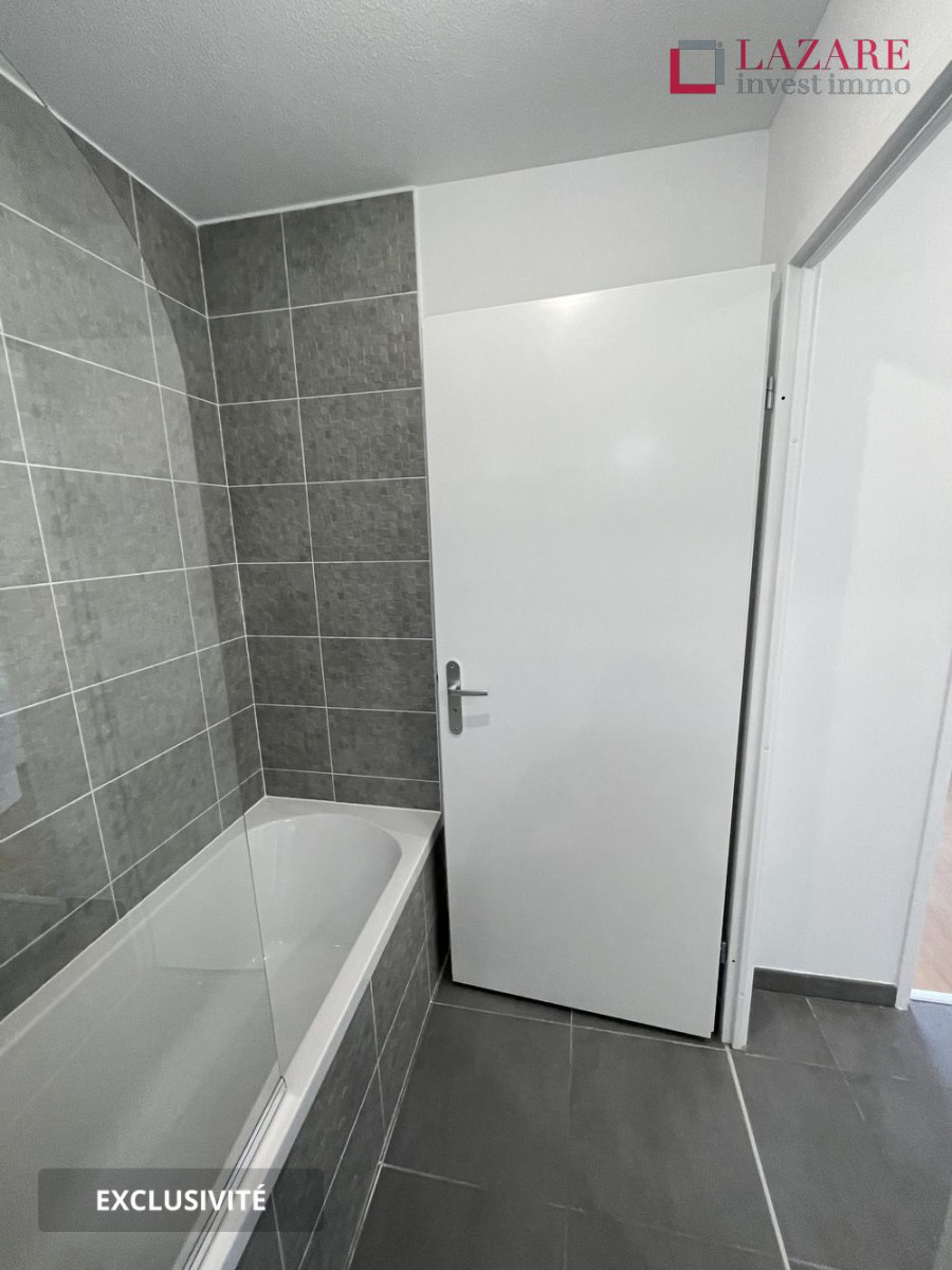 
                                                Location
                                                 A LOUER T3 récent avec parking