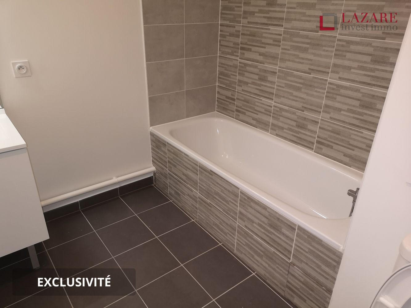 
                                                Location
                                                 A LOUER T3 récent avec parking et cave