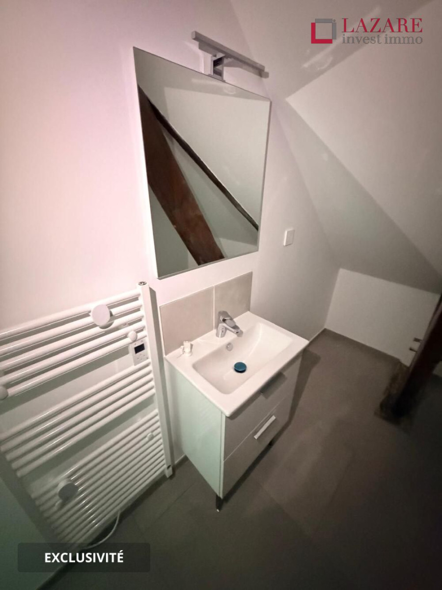 
                                                Location
                                                 A LOUER T3 refait à neuf