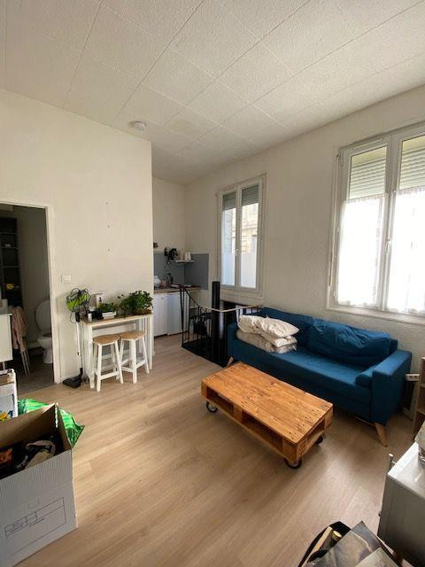 
                                                Location
                                                 À louerv - Studio fonctionnel de 20 m²