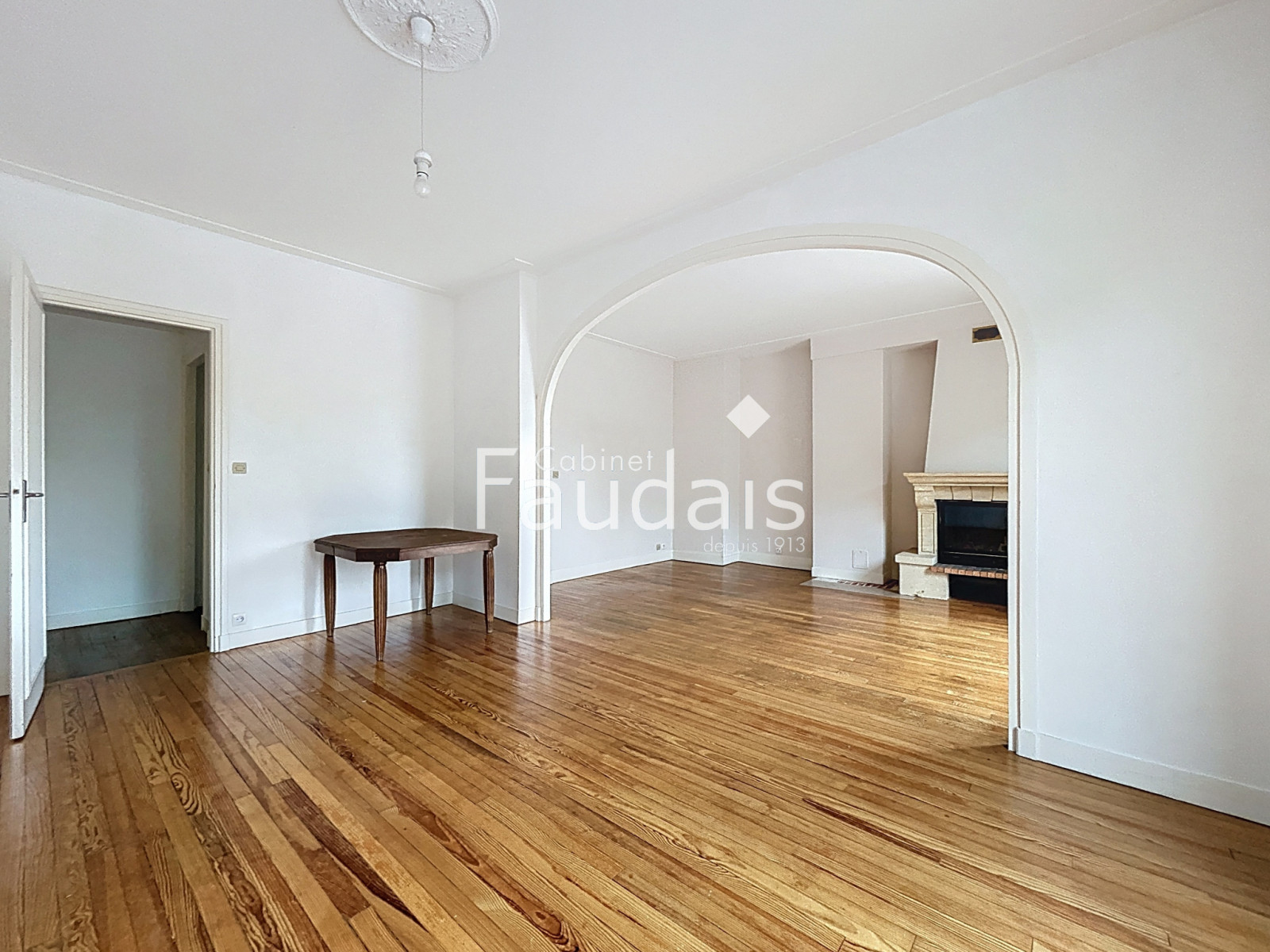 Location
                                                  A proximité des commerces et transports