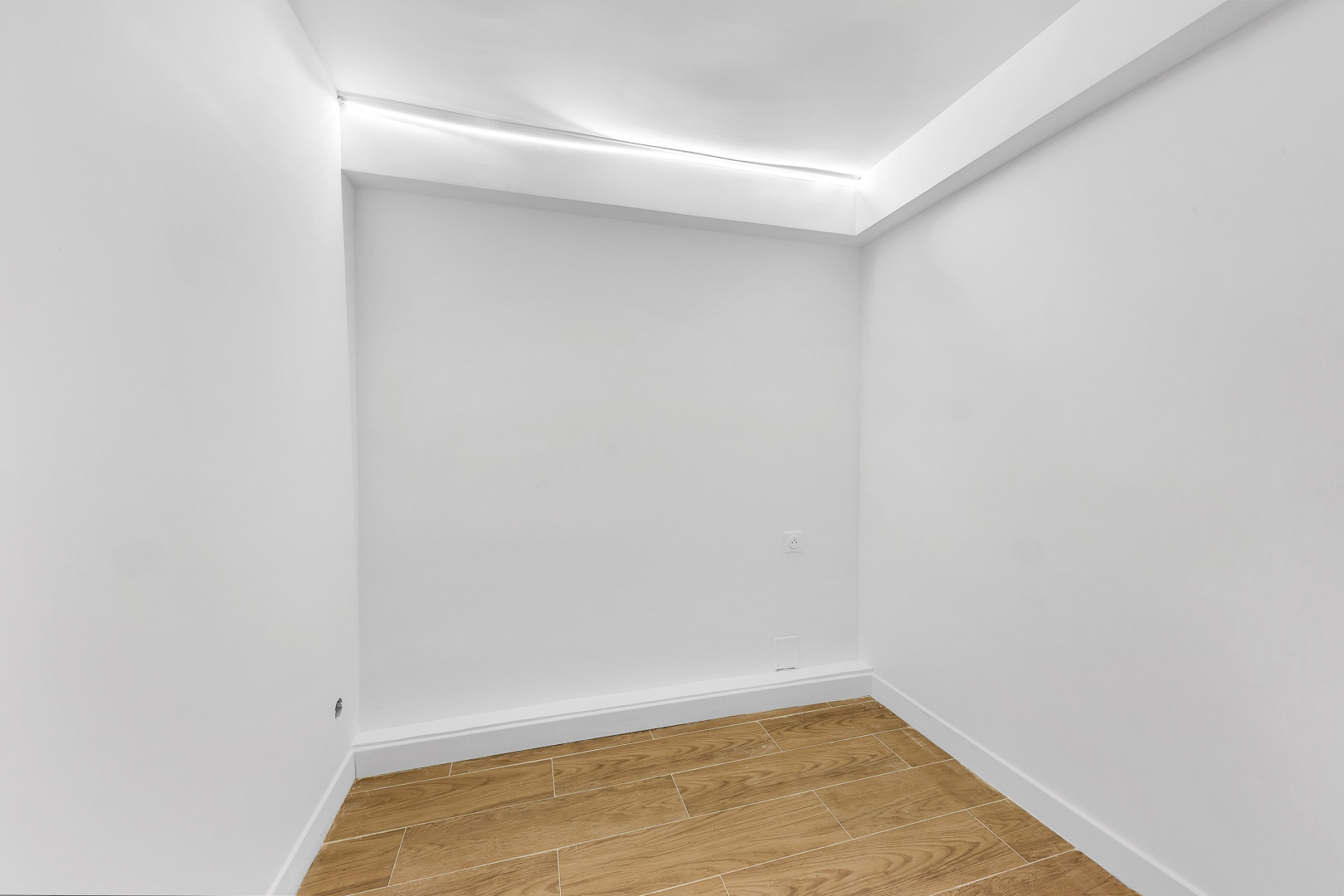 
                                                Vente
                                                 À quelques minutes de l’IUT, découvrez ce charmant studio entièrement rénové