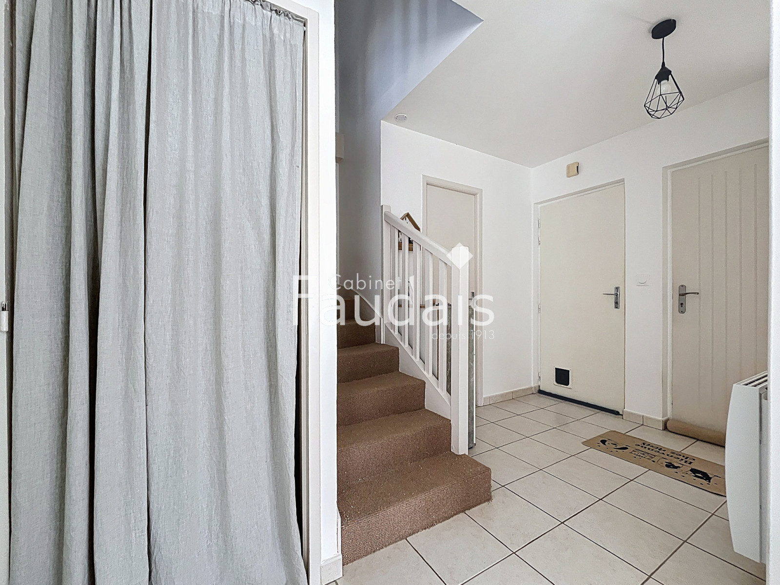 
                                                Vente
                                                 A SAINT-LÔ, Maison de 98 m2 rénové avec soin proche des comm