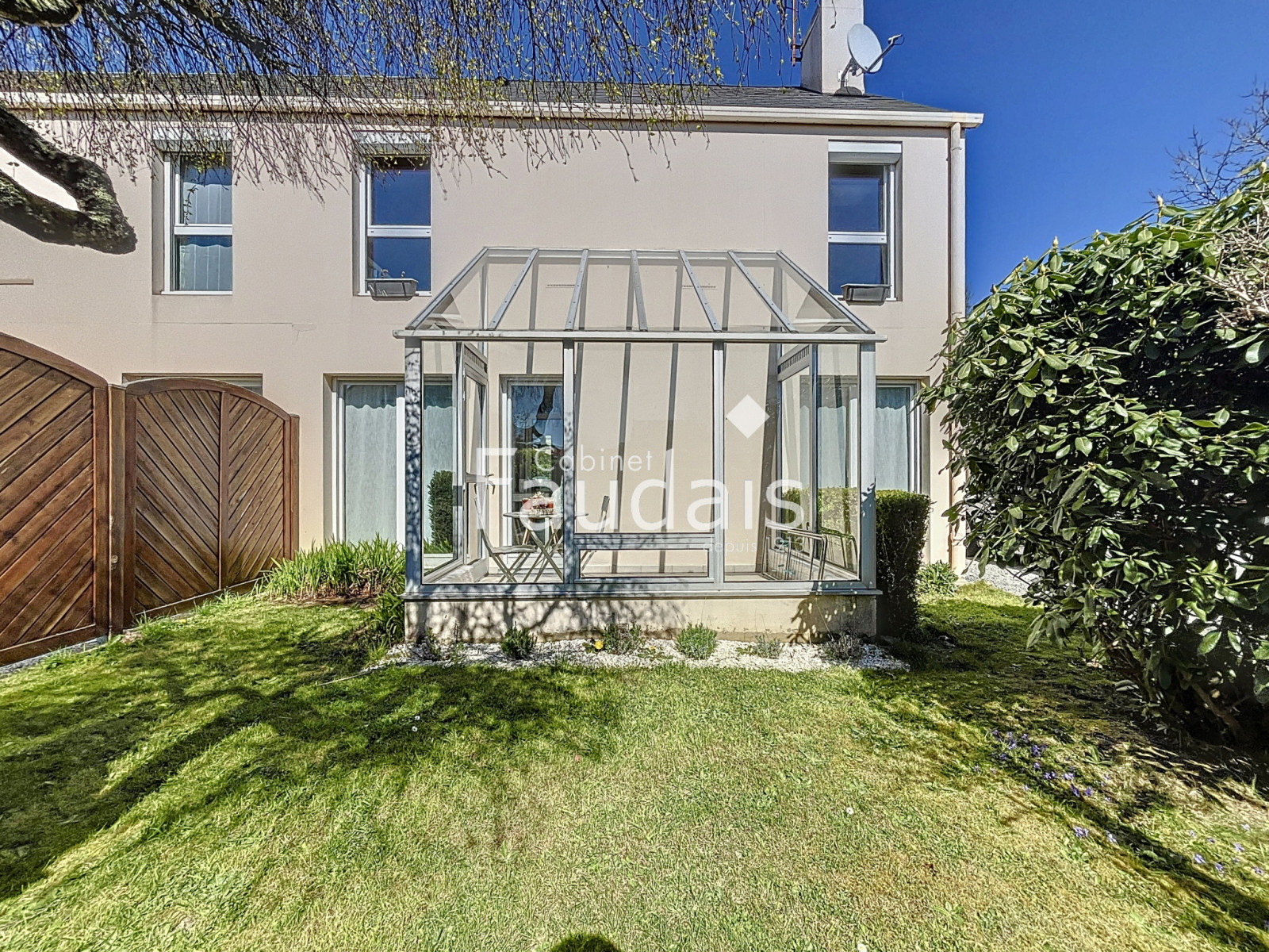 
                                                Vente
                                                 A SAINT-LÔ, Maison de 98 m2 rénové avec soin proche des comm