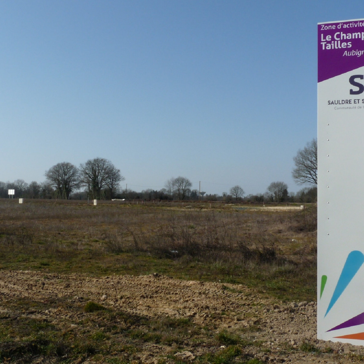 
                                                Vente
                                                 À vendre – 1,6 hectares de Terrains Industriels Site Clés en Main à Aubigny-sur-Nère – Cher (18)