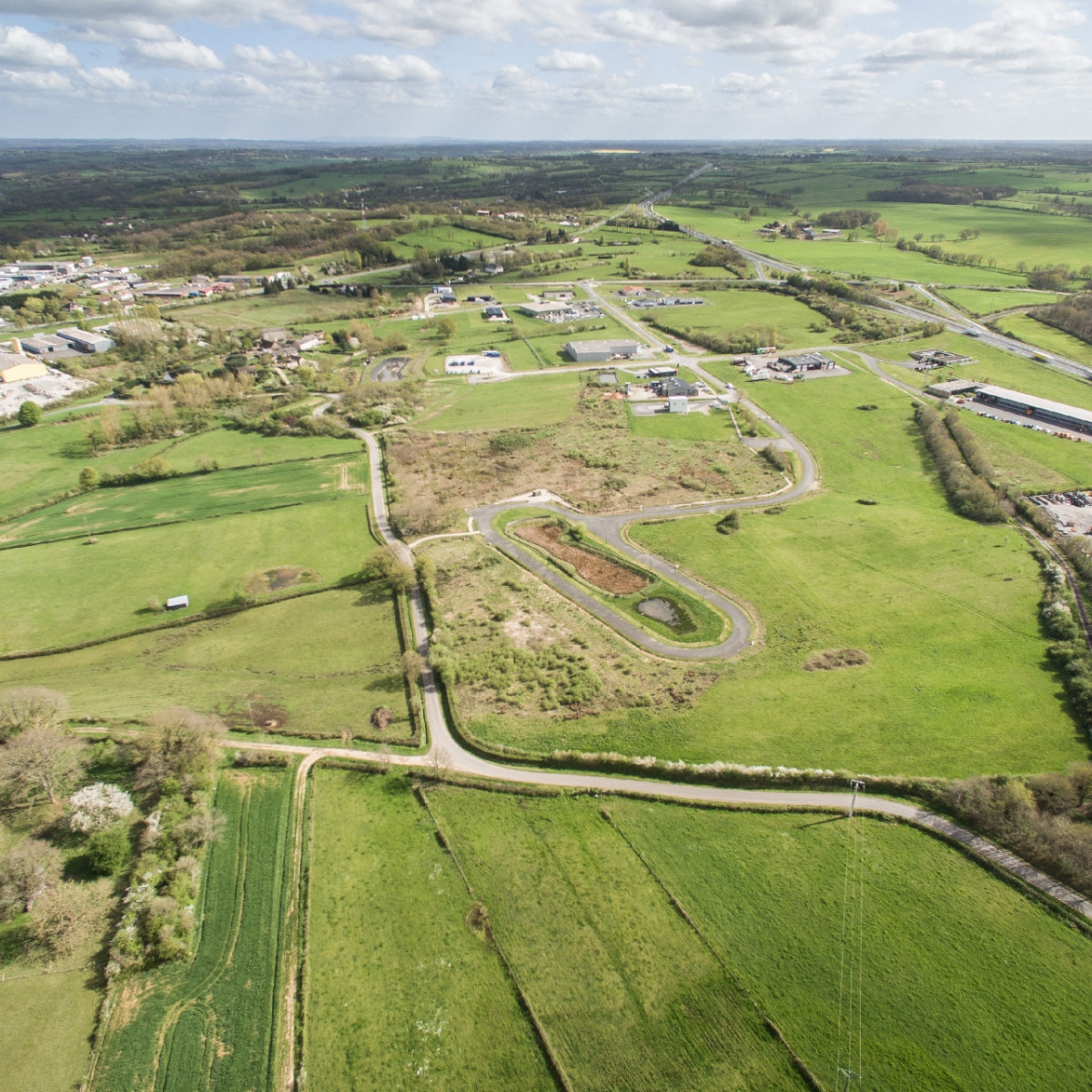 
                                                Vente
                                                 À vendre – 10 hectares de Terrains Industriels divisibles à partir de 2 500 m² à proximité de Châtea
