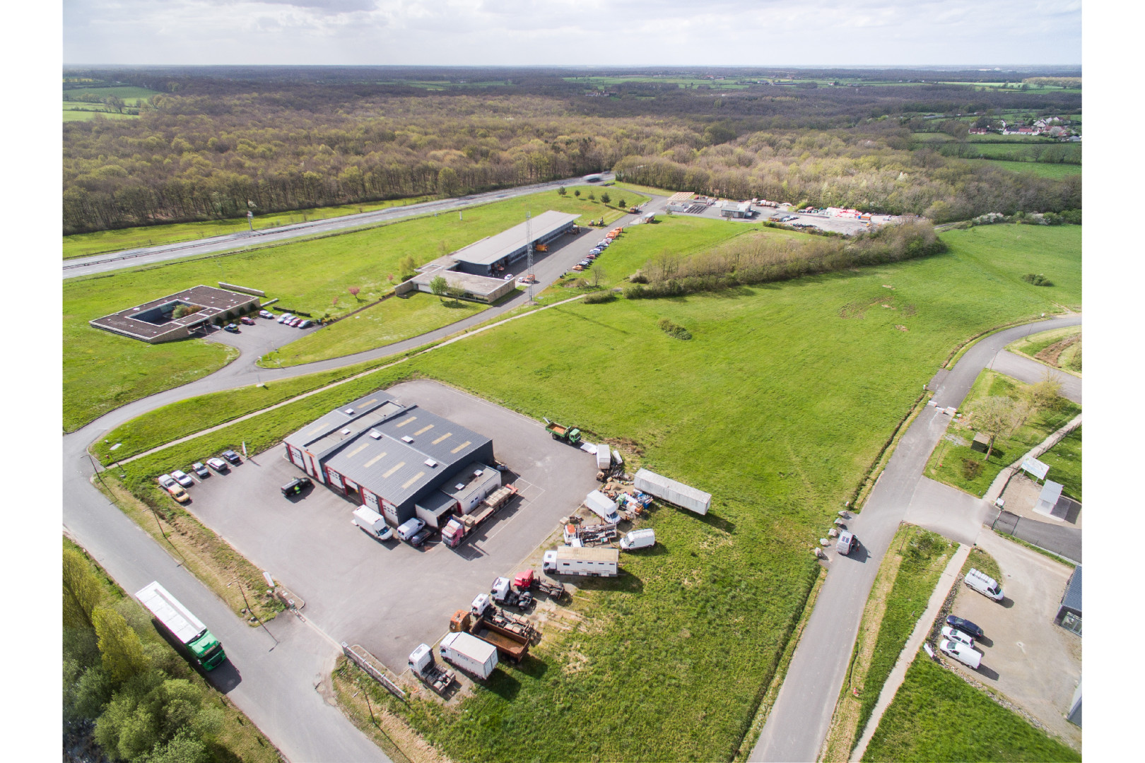
                                                Vente
                                                 À vendre – 10 hectares de Terrains Industriels divisibles à partir de 2 500 m² à proximité de Châteauroux – Indre (36)