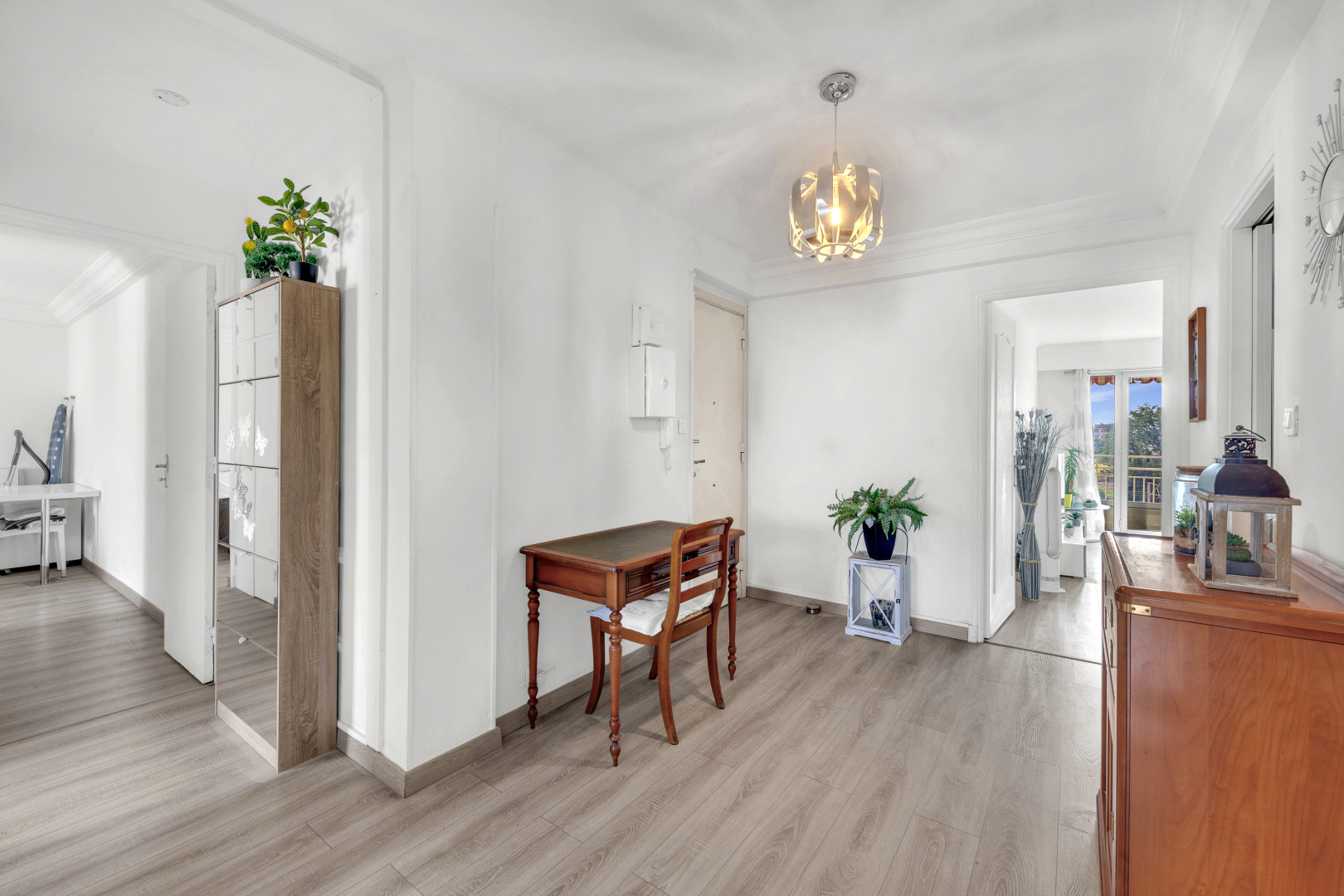 
                                                Vente
                                                 À vendre – 4 pièces lumineux avec balcons et cave – Cagnes-sur-Mer