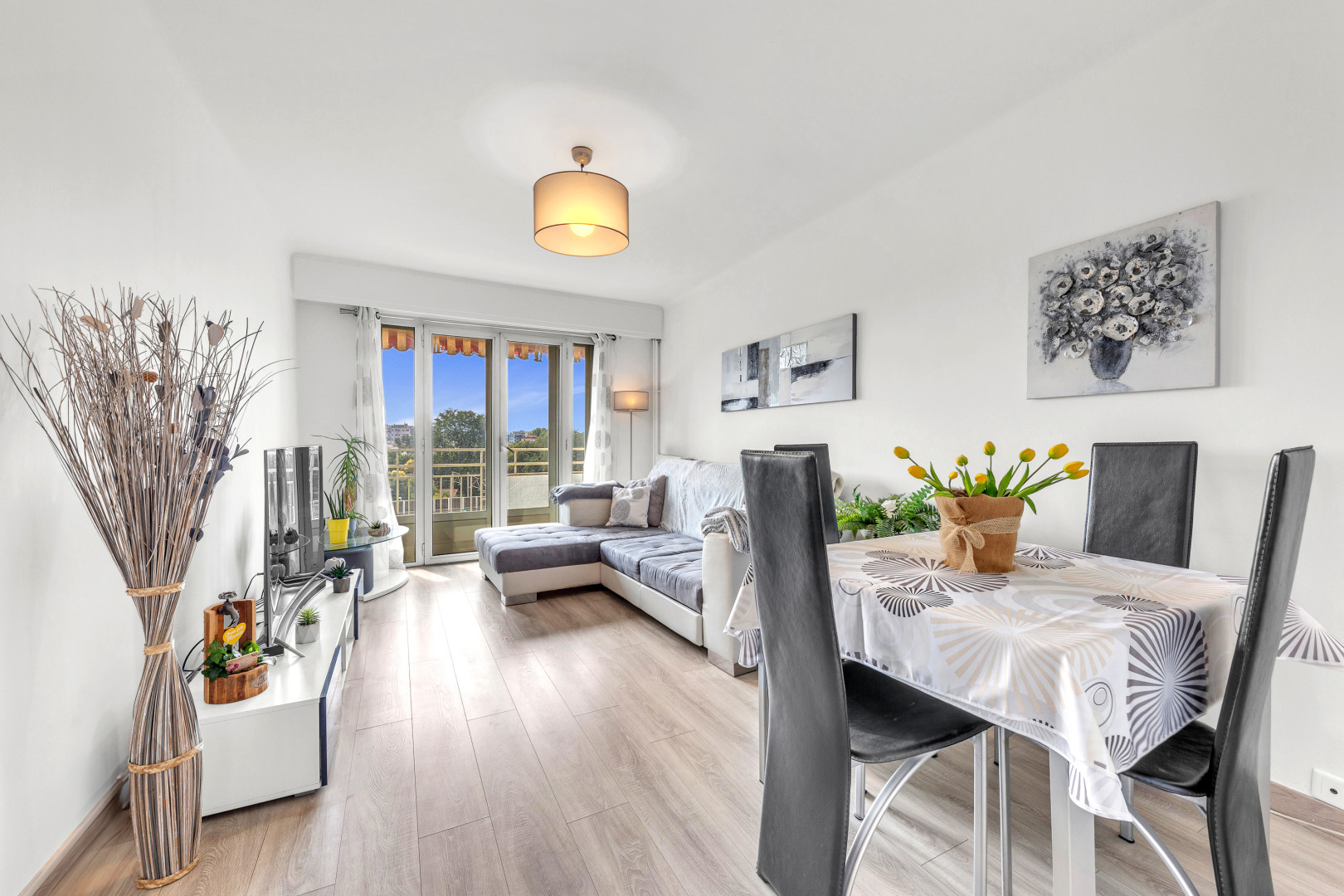 
                                                Vente
                                                 À vendre – 4 pièces lumineux avec balcons et cave – Cagnes-sur-Mer