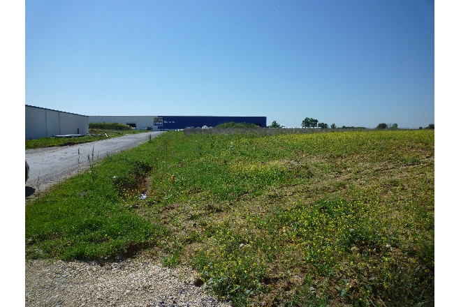 
                                                Vente
                                                 À vendre – 9,4 hectares de Terrains Industriels à proximité de Vierzon – Cher (18)