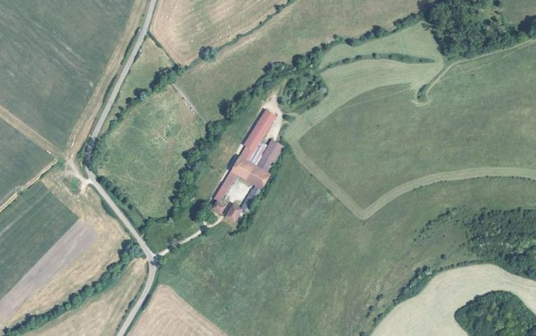 
                                                Vente
                                                 À vendre - Ancien corps de ferme du XVIIIe siècle de 4 500 m² à reconvertir en hébergement touristique à Vittel - Vosges (88)