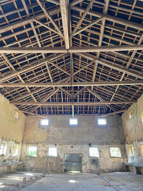 
                                                Vente
                                                 À vendre - Ancien corps de ferme du XVIIIe siècle de 4 500 m² à reconvertir en hébergement touristique à Vittel - Vosges (88)