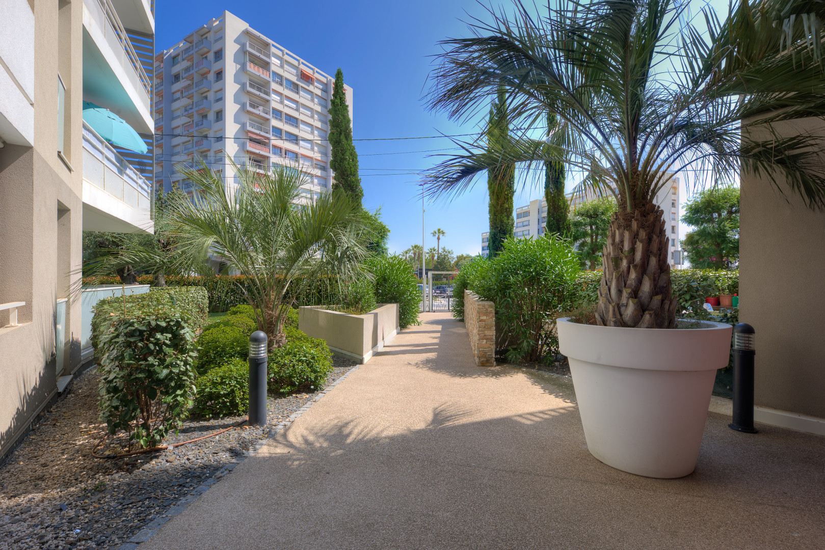 
                                                Vente
                                                 À vendre – Antibes – 2 pièces lumineux avec terrasse, garage, au calme absolu – Idéal investisseur ou premier achat