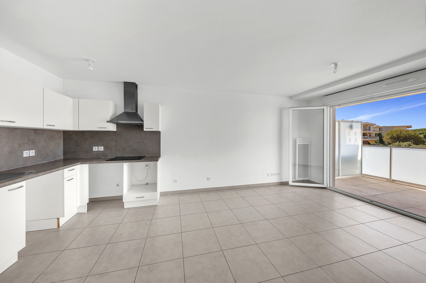 
                                                Vente
                                                 À vendre – Antibes – 2 pièces lumineux avec terrasse, garage, au calme absolu – Idéal investisseur ou premier achat