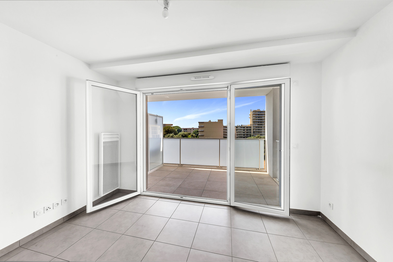 
                                                Vente
                                                 À vendre – Antibes – 2 pièces lumineux avec terrasse, garage, au calme absolu – Idéal investisseur ou premier achat