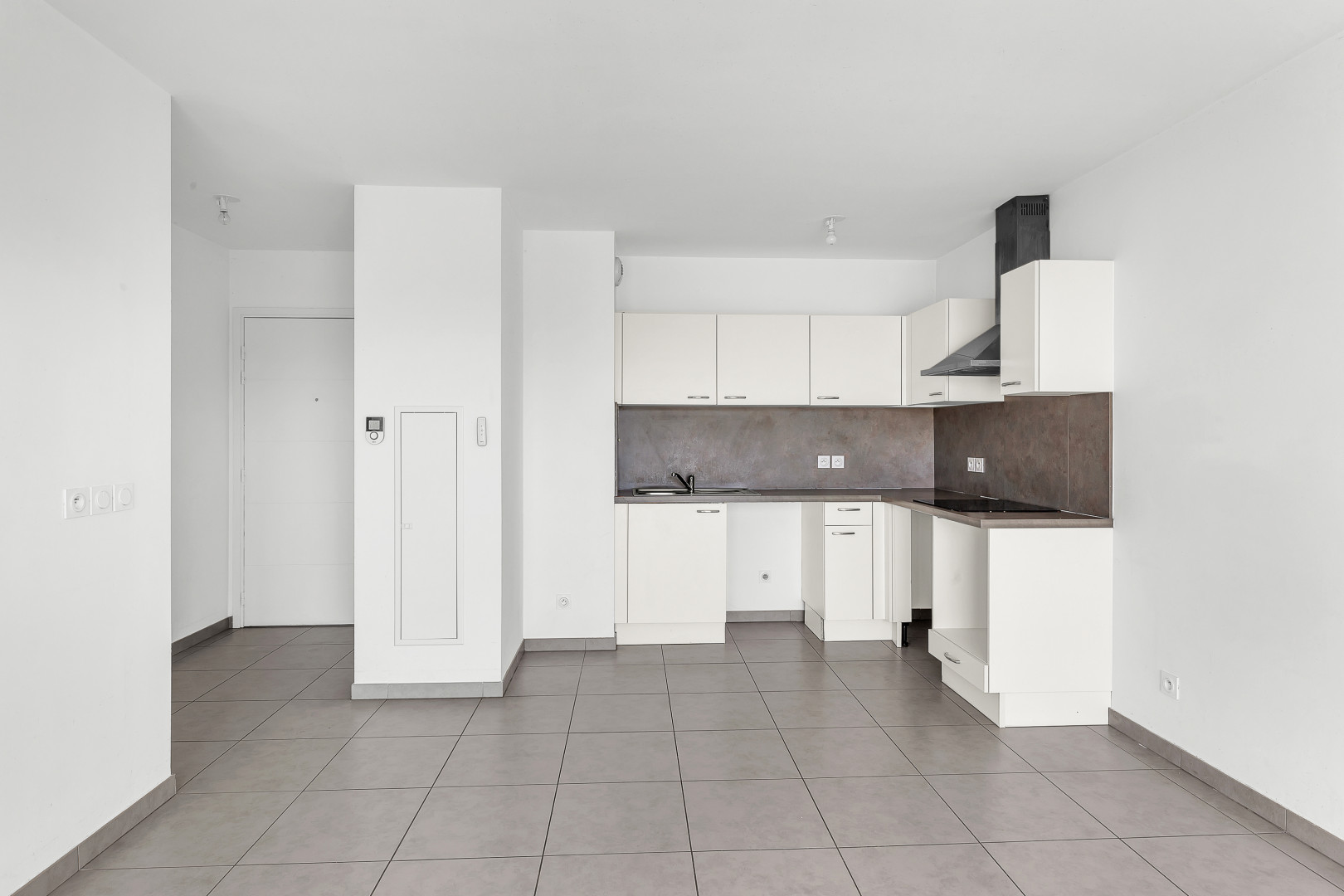 
                                                Vente
                                                 À vendre – Antibes – 2 pièces lumineux avec terrasse, garage, au calme absolu – Idéal investisseur ou premier achat