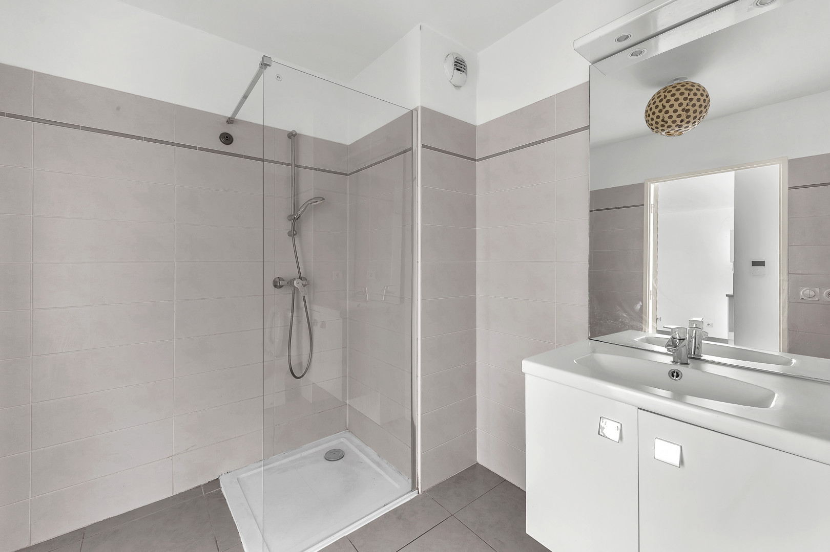 
                                                Vente
                                                 À vendre – Antibes – 2 pièces lumineux avec terrasse, garage, au calme absolu – Idéal investisseur ou premier achat