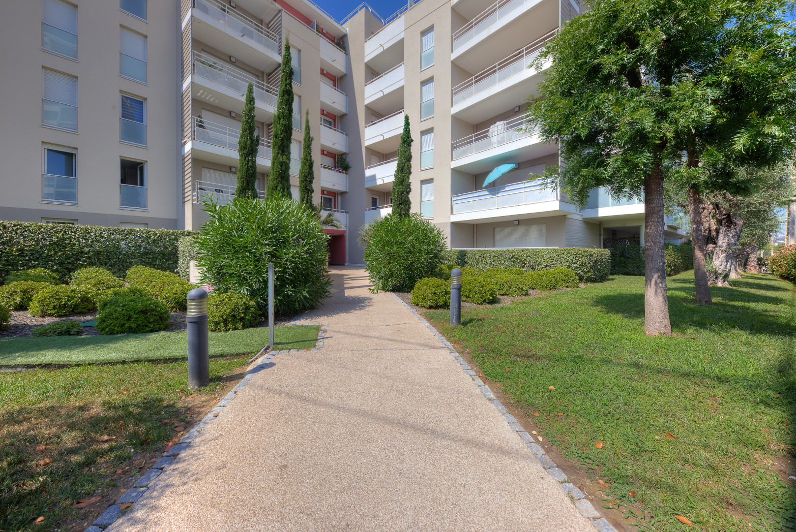 
                                                Vente
                                                 À vendre – Antibes – 2 pièces lumineux avec terrasse, garage, au calme absolu – Idéal investisseur ou premier achat