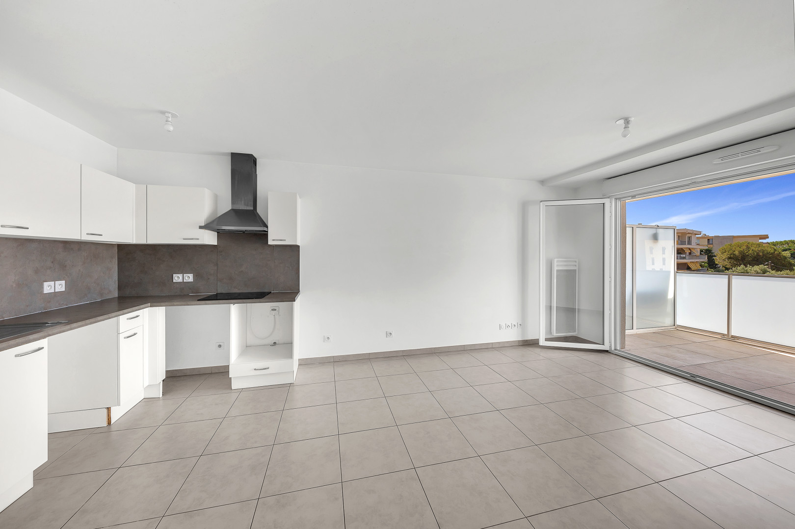 
                                                Vente
                                                 À vendre – Antibes – 2 pièces lumineux avec terrasse, garage, au calme absolu – Idéal investisseur ou premier achat