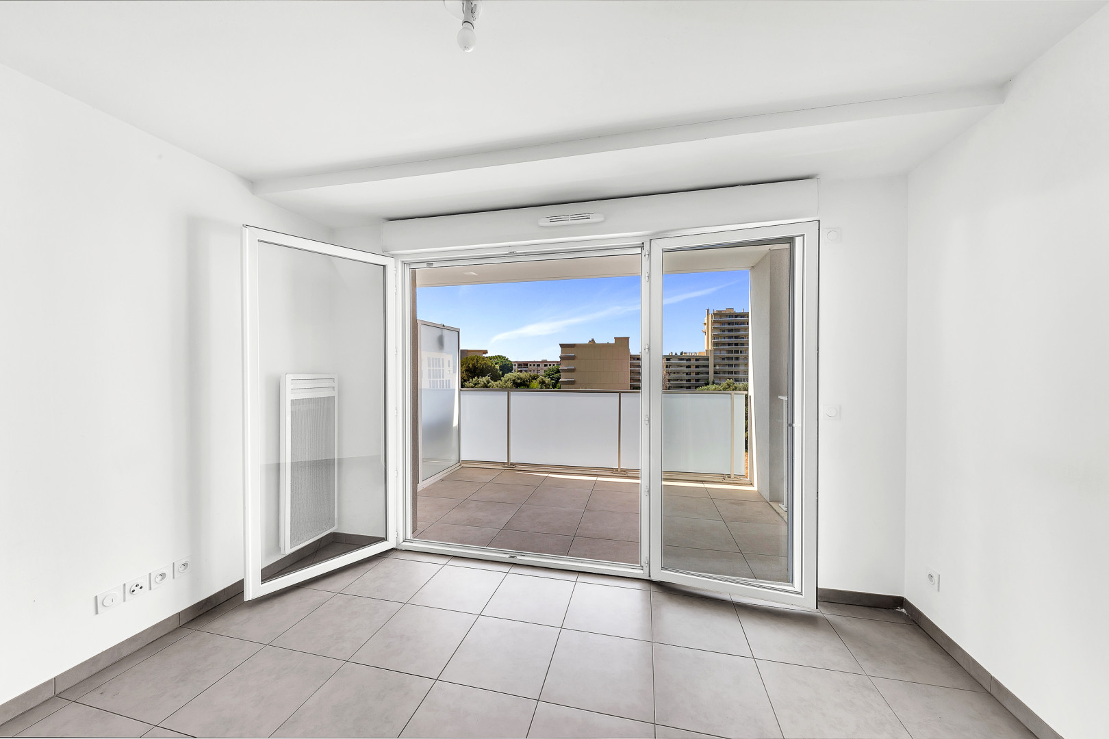 
                                                Vente
                                                 À vendre – Antibes – 2 pièces lumineux avec terrasse, garage, au calme absolu – Idéal investisseur ou premier achat